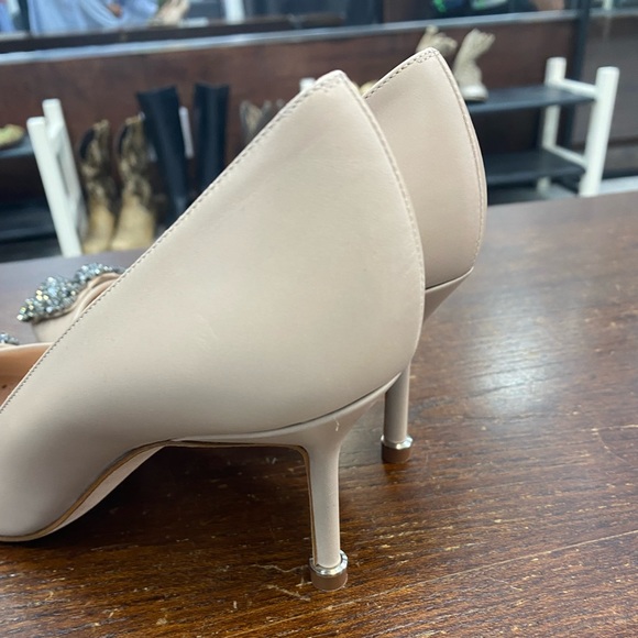 Manolo Blahnik Tan Leather Hangisi - Picture 5 of 9